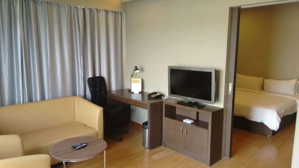 Keys Select By Lemon Tree Hotels, Kochi Exterior photo