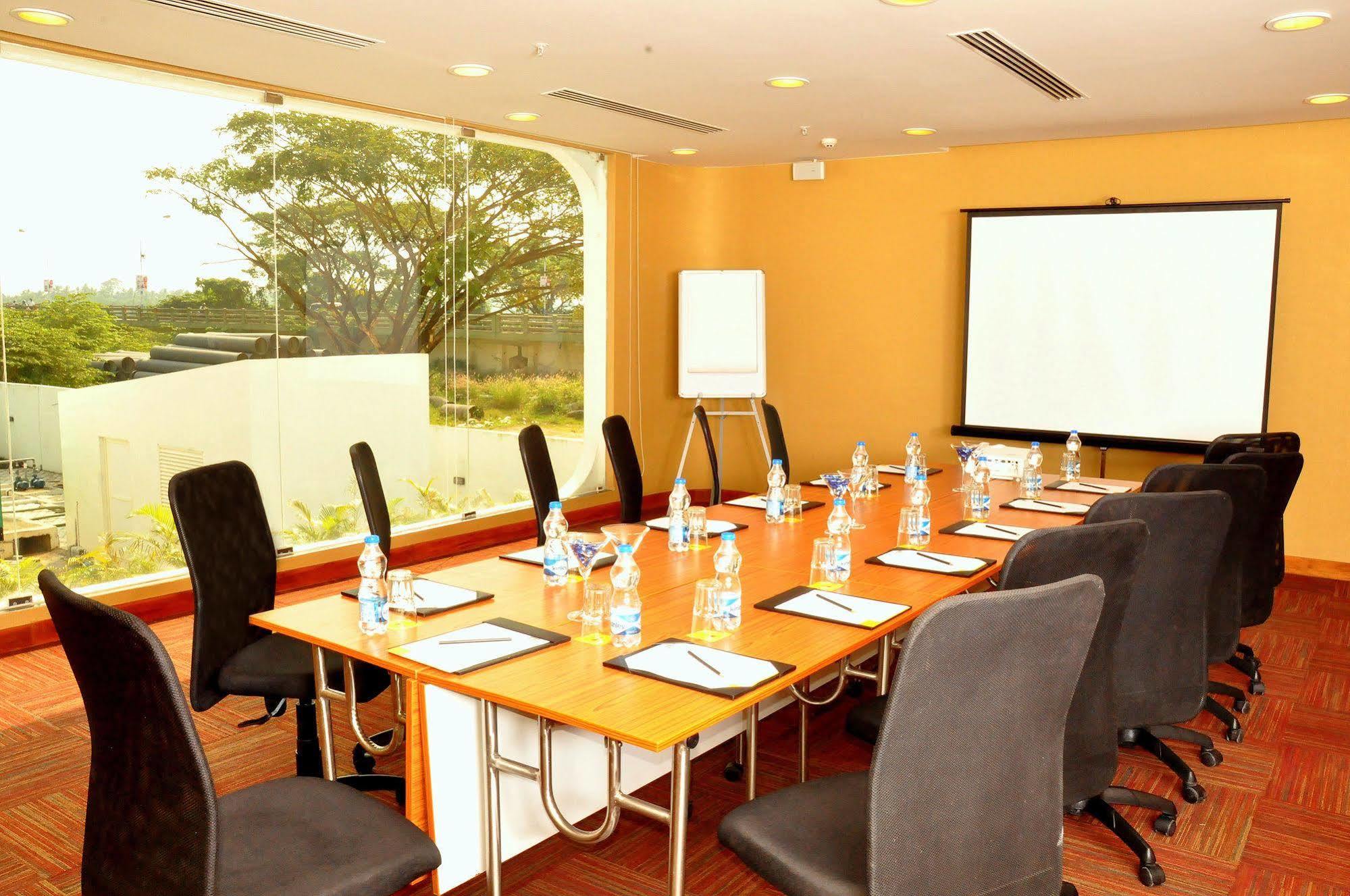 Keys Select By Lemon Tree Hotels, Kochi Exterior photo