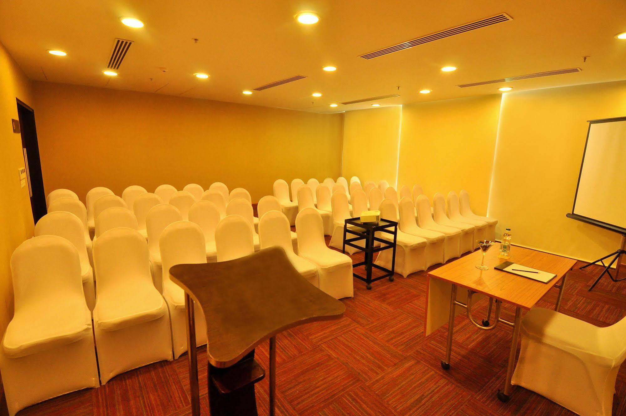 Keys Select By Lemon Tree Hotels, Kochi Exterior photo